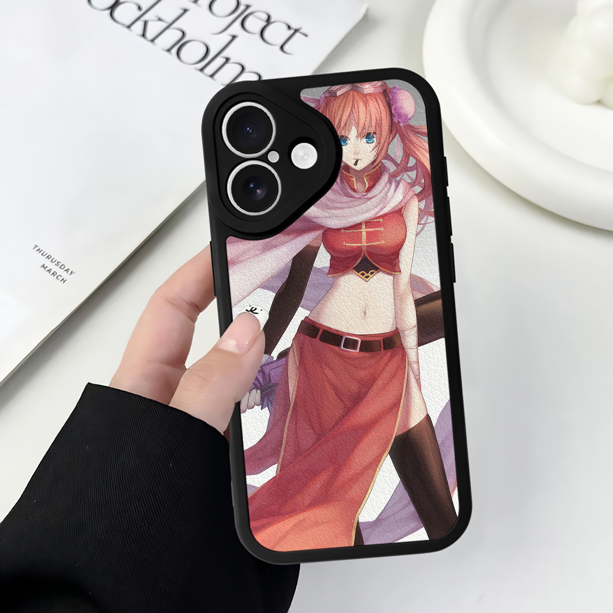 （画像用） ぎんたま 坂田銀時（さかたぎんとき） 神楽 志村新八（しむら しんぱち） GINTAMA Sakata Gintoki Kagura Shimura Shinpachi 【iPhone 16シリーズ対応】シリコンスマホケース（レザー調） 材質：シリコン